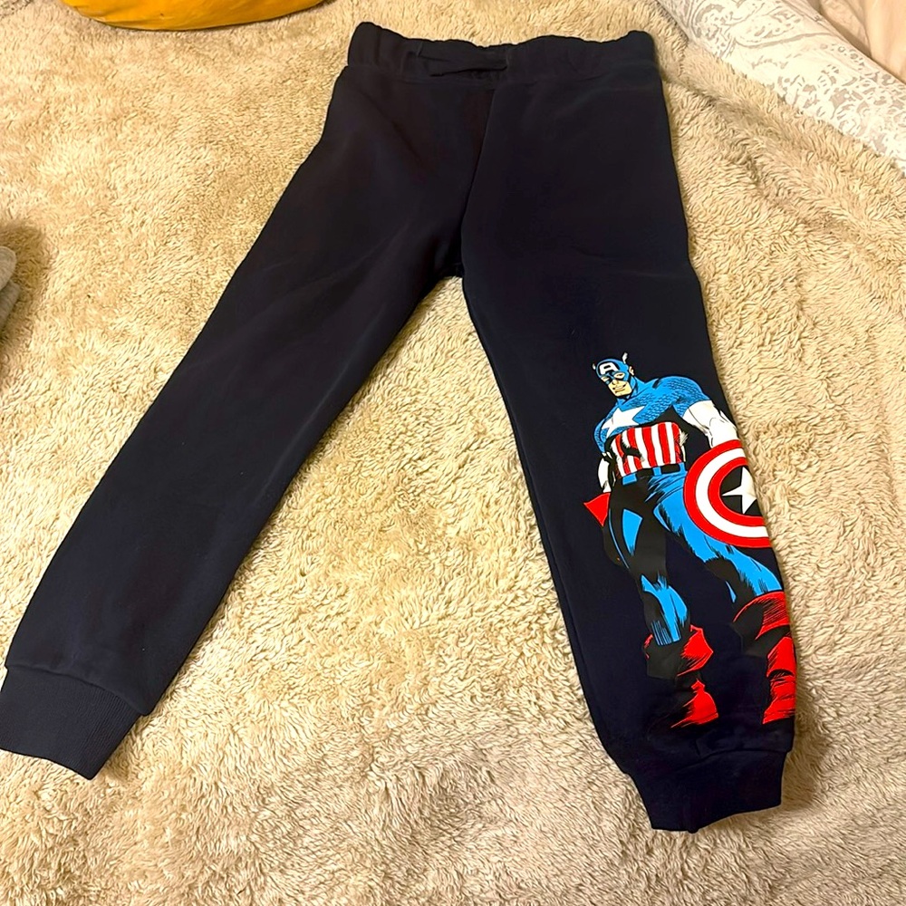 NWOT Marvel boys sweatpants size 7 navy blue.